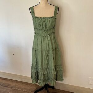 Joven Elegant Green Ruffled Dress MIDI Large